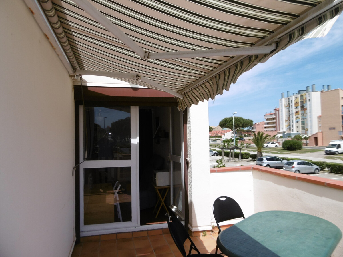 Studio alcôve 4P, grande terrasse et parking – Le Barcarès - Photo 2