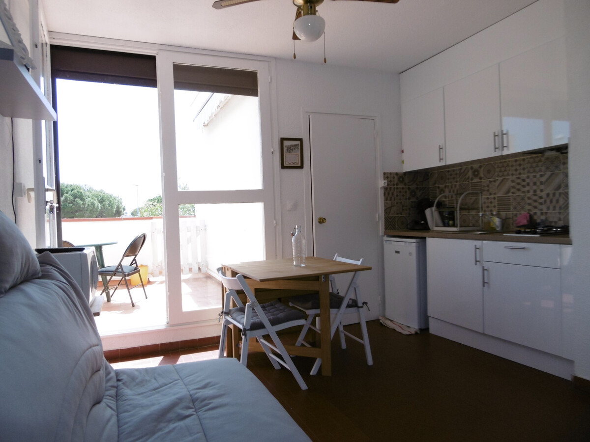 Studio alcôve 4P, grande terrasse et parking – Le Barcarès - Photo 6