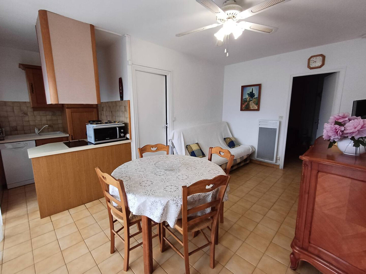 F2 Balaruc-les-Bains : vue étang, parking, près thermal - Photo 3