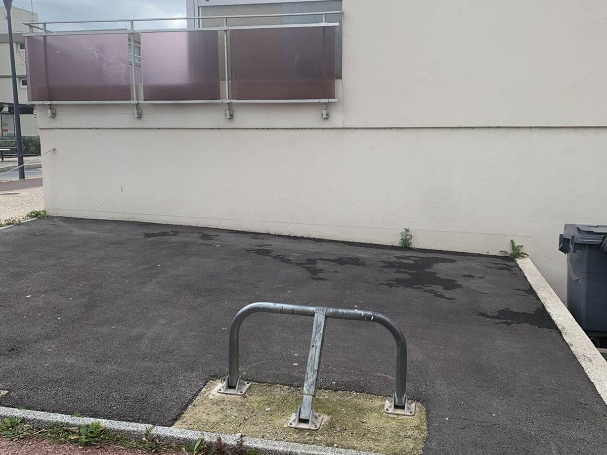 F2 Balaruc-les-Bains : vue étang, parking, près thermal - Photo 8