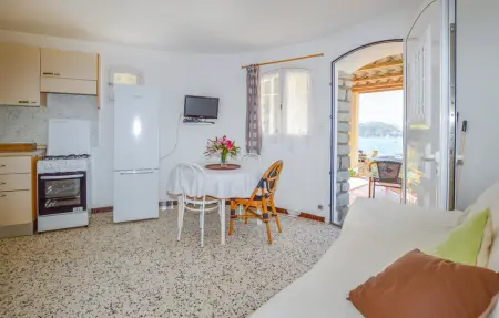 Appartement vue mer à Calvi, terrasse face à la plage : photo 3