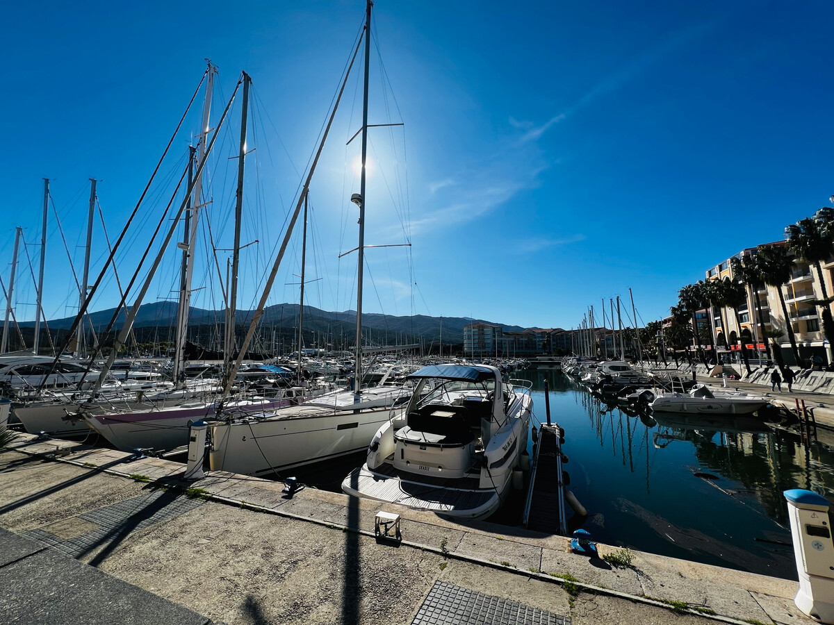 Appartement rénové, terrasse ombragée, 200 m plage - Photo 2