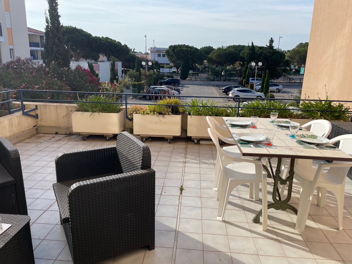 Appartement rénové, terrasse ombragée, 200 m plage - Photo 4