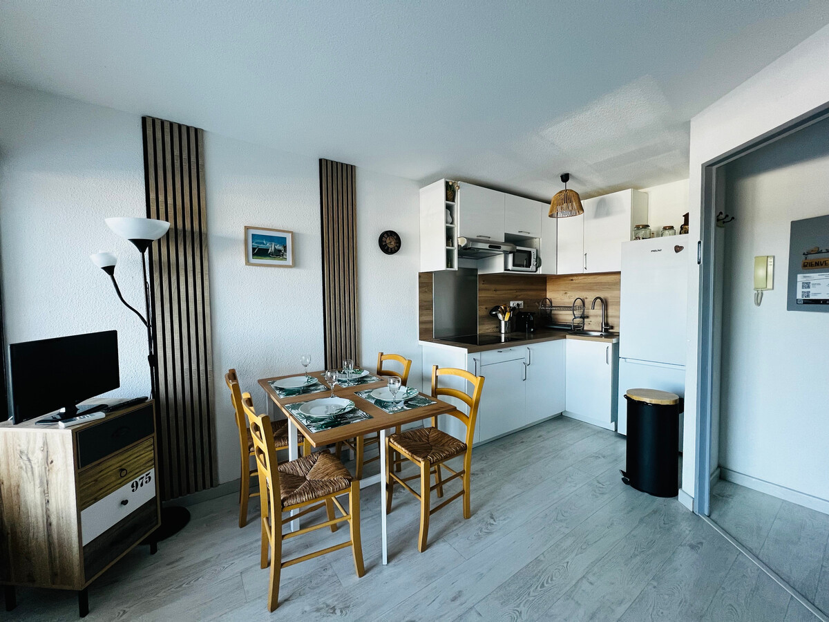 Appartement rénové, terrasse ombragée, 200 m plage - Photo 7