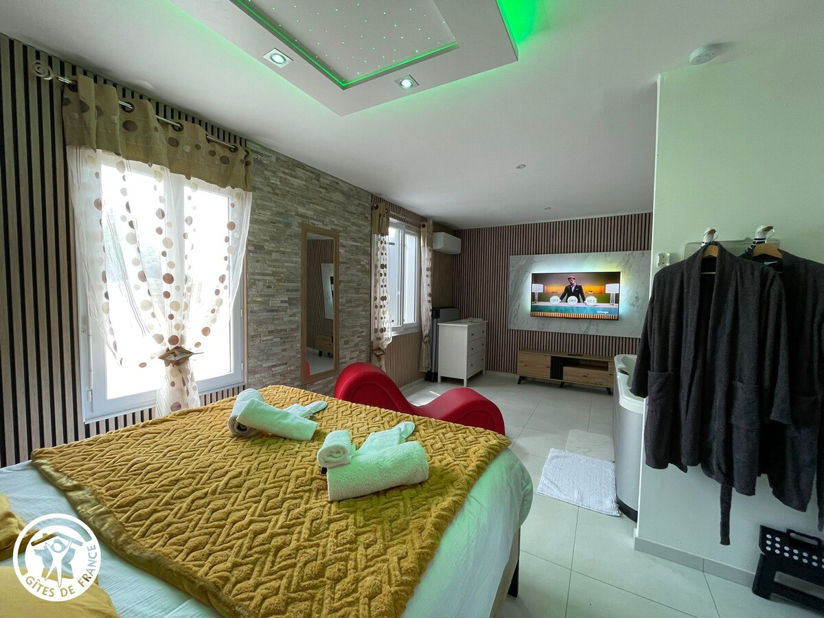 Gîte 2 pers. avec spa en chambre, jardin à 1 km Atlantique - Photo 9