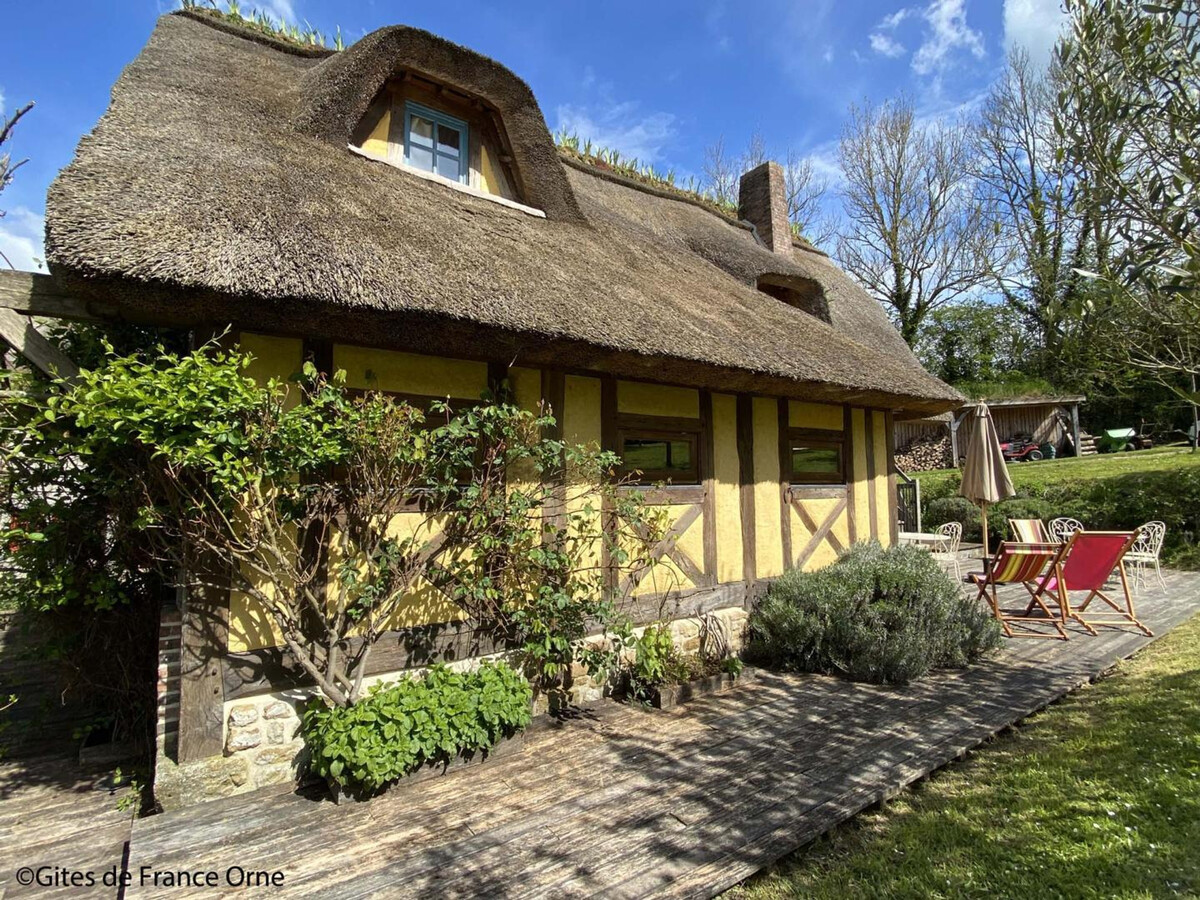Chaumière d'Auge avec cheminée, jardin et accès forêt-jardin - Photo 9