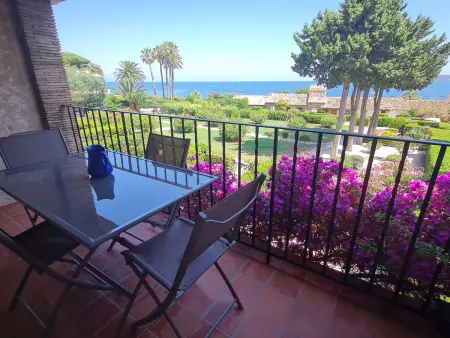 Appartement 2 pièces mezzanine, piscine et vue mer à Sainte-Maxime : photo 4