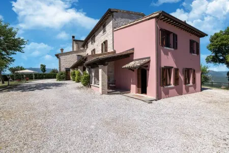 Location appartement à Cagli, Appartement dan maison de campagne avec piscines