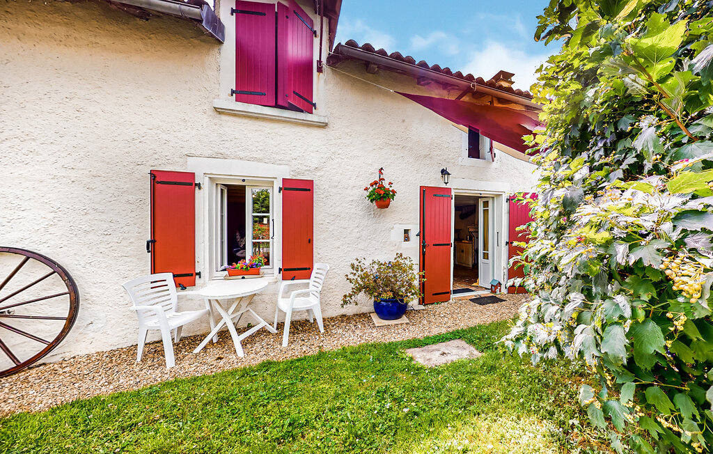 Maison rustique Gîte Au Naturel à Nieuil - Photo 1
