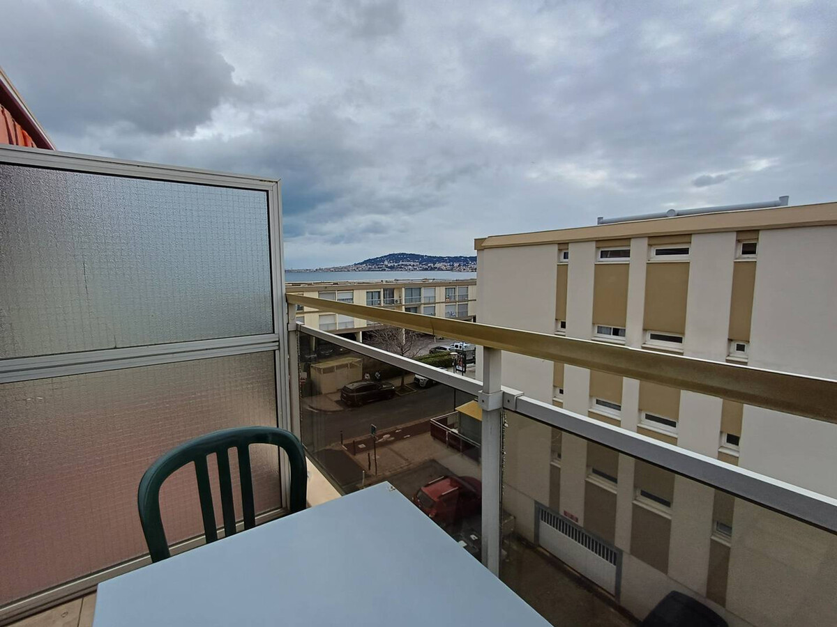 F2 balcon climatisé 3e étage, proche thermes Balaruc - Photo 10