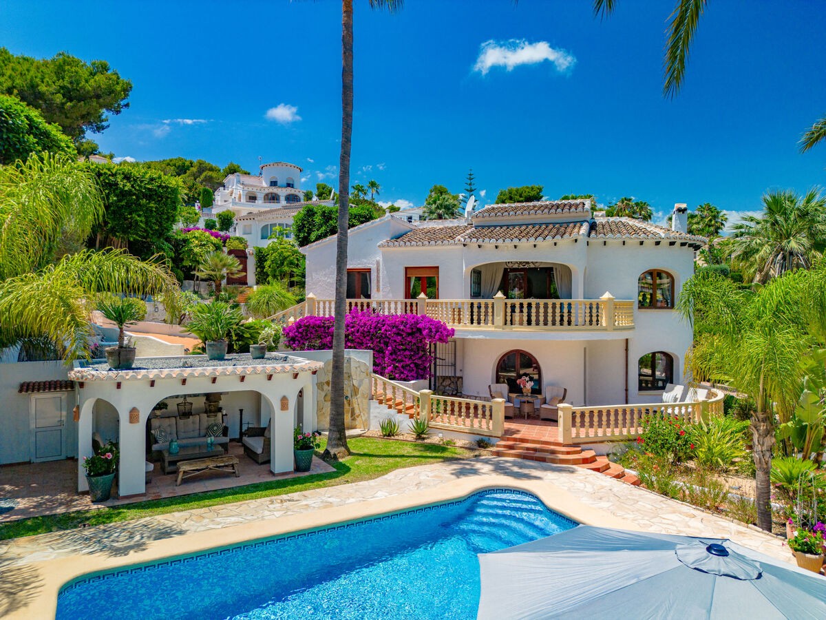 Villa Charme – 300 m², piscine et vue montagne à Javea - Photo 1
