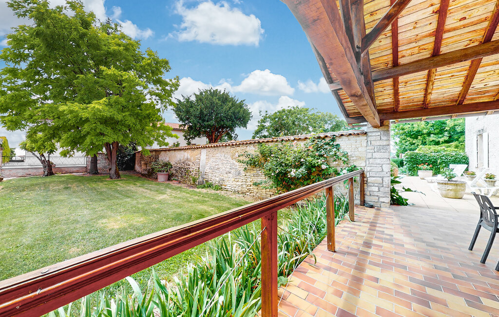 Maison charentaise 155 m² avec salle de jeux à Ligné - Photo 2