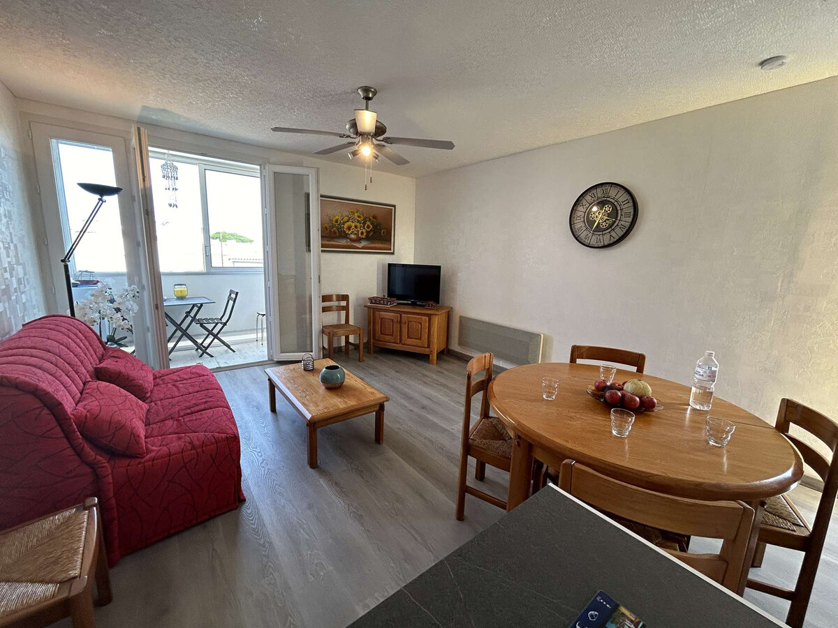 Appartement rénové 300m plage, balcon, parking privé - Photo 1
