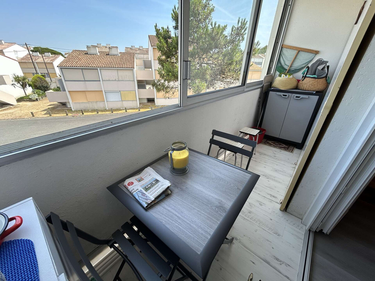 Appartement rénové 300m plage, balcon, parking privé - Photo 3