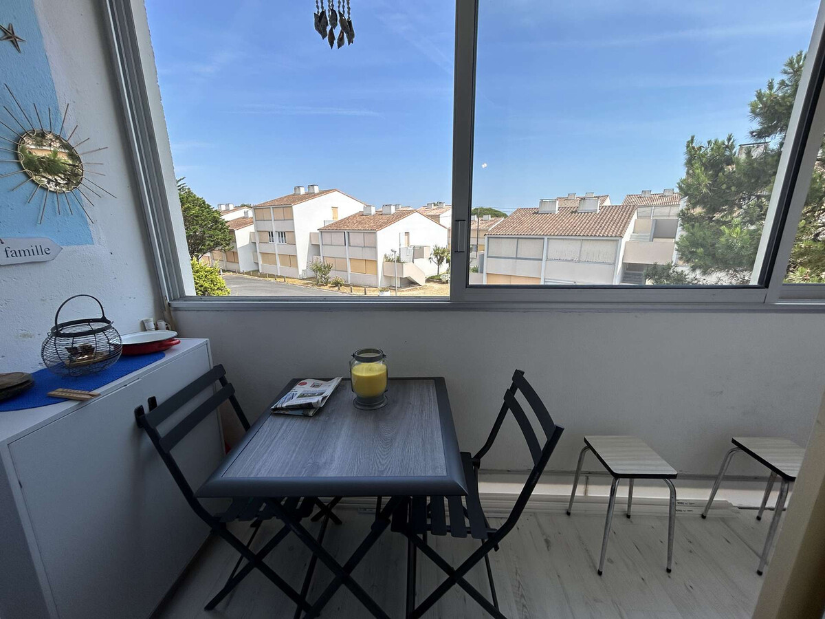 Appartement rénové 300m plage, balcon, parking privé - Photo 5