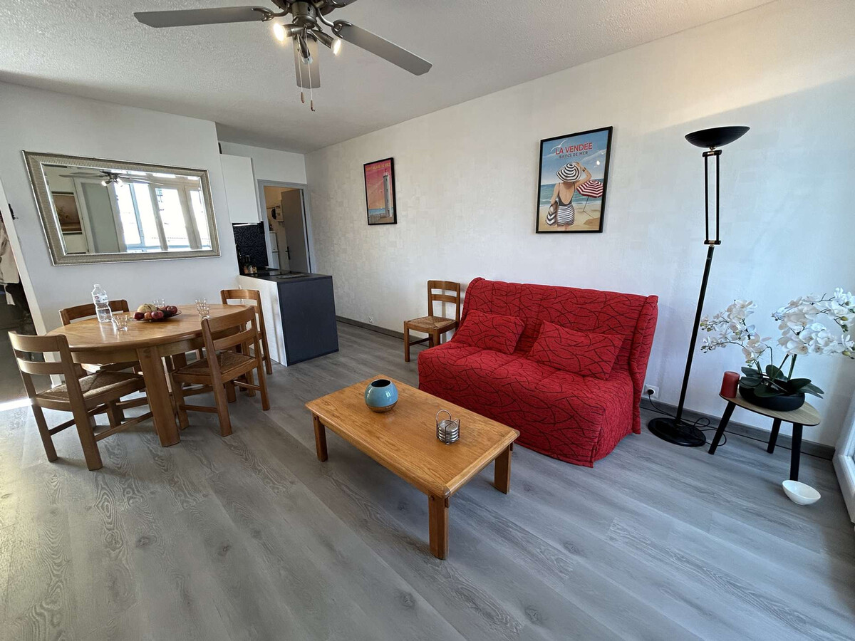Appartement rénové 300m plage, balcon, parking privé - Photo 6