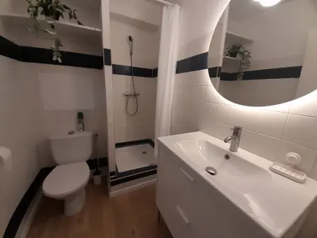 Studio Renové avec Balcon à Deux Pas des Plages d'Anglet - Photo 9