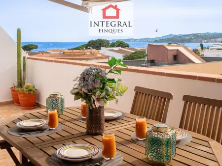 Location appartement à Palamós, Appartement moderne à Palamós, 3 chambres, terrasse, à 2 min de la plage et proche du centre