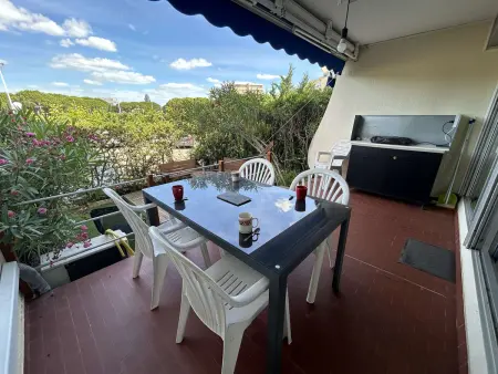 Deux pièces cabine avec piscine et terrasse 32 m² - Port Camargue : photo 4
