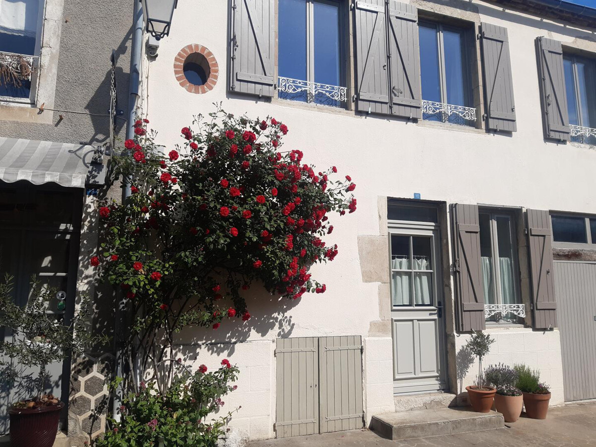 Gîte 6 pers. avec verrière et jardin clos à Charroux - Photo 1