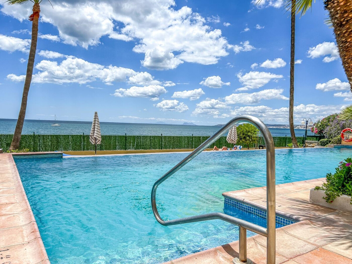 Appartement 2 chambres face mer à Estepona, piscine et salle de sport - Photo 4