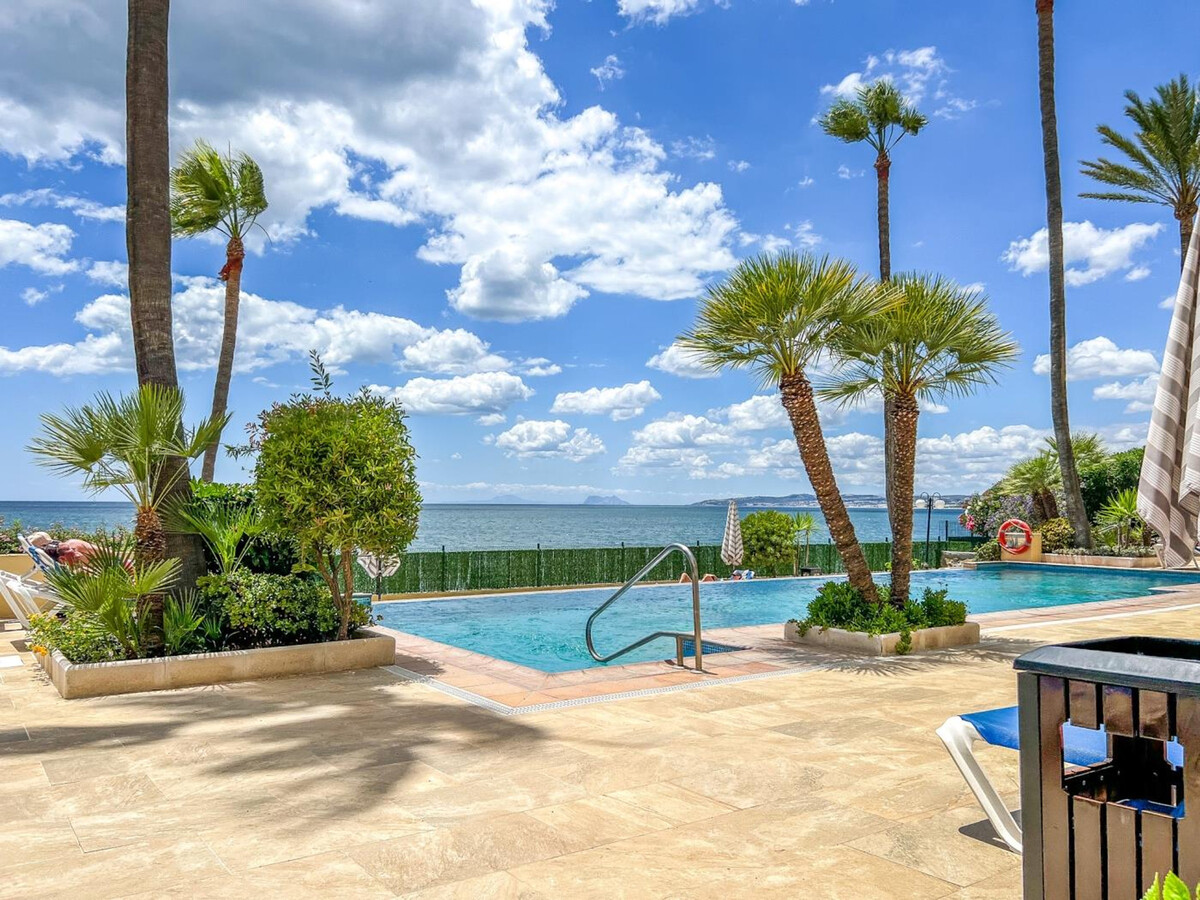 Appartement 2 chambres face mer à Estepona, piscine et salle de sport - Photo 8
