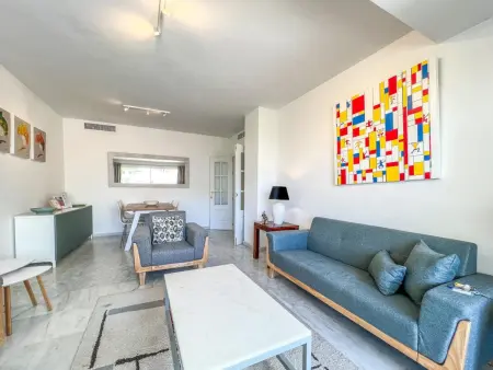 Location appartement à Estepona, Appartement avec 2 chambres, piscine, salle de sport et activités à Estepona