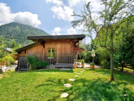 Chalet charmant avec terrasse au pied du Pleney, proche centre et parking - Photo 1