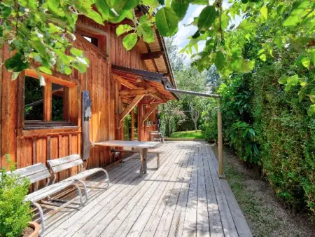 Chalet charmant avec terrasse au pied du Pleney, proche centre et parking - Photo 16