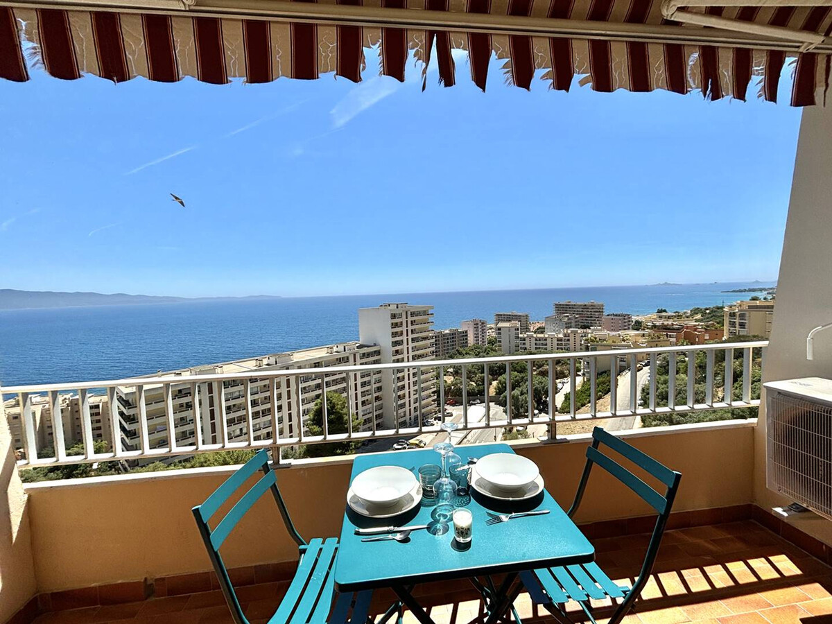 Appartement 1 pièce vue mer avec parking à Ajaccio - Photo 1