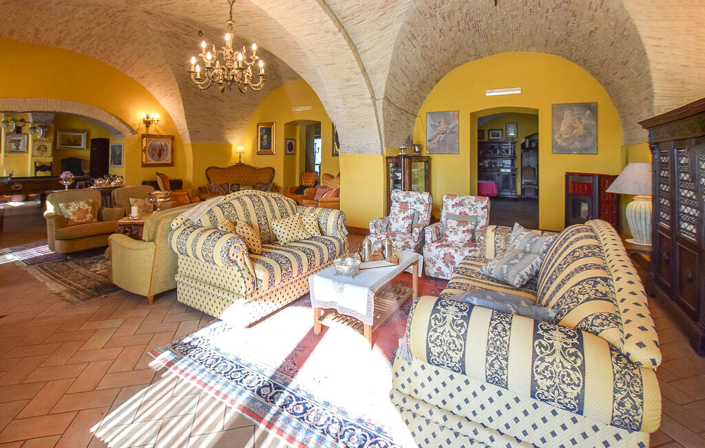 Maison 18 personnes à Lucera, cave à vin et billard - Photo 3