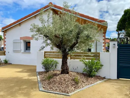 Location gite à Pornic, Gîte cosy à 300m de la plage, bain nordique, poêle à bois, borne électrique, proche centre de Pornic