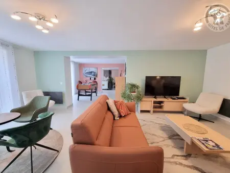 Location gite à Viels Maisons, Gîte chaleureux avec WIFI et grand jardin, près de Disneyland