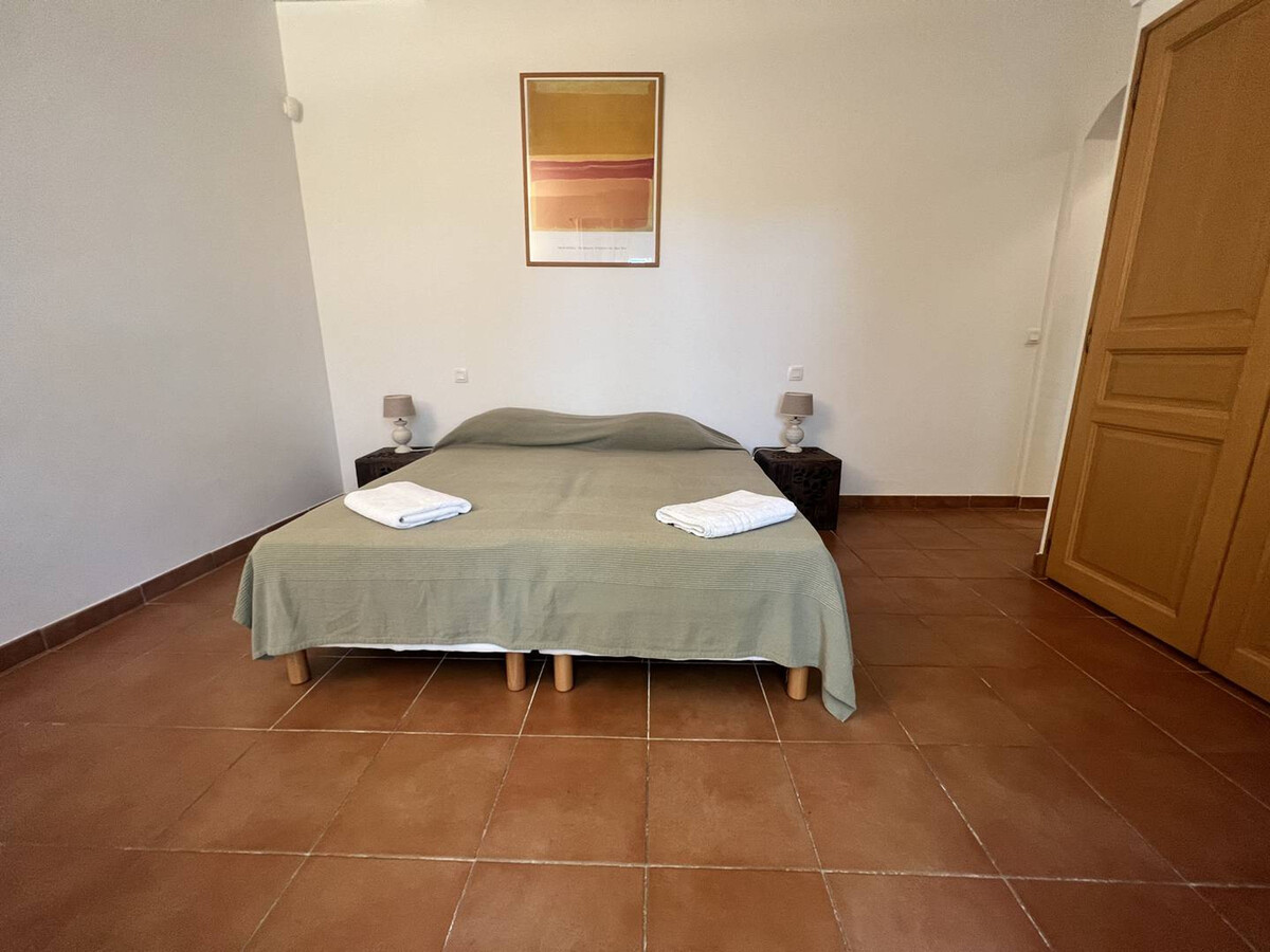 Villa 180m² piscine privée, vue Maures à Gassin - Photo 11
