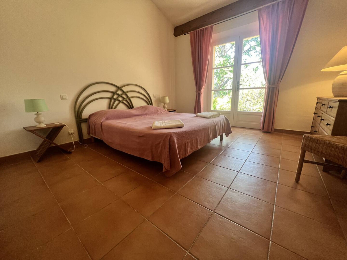 Villa 180m² piscine privée, vue Maures à Gassin - Photo 12
