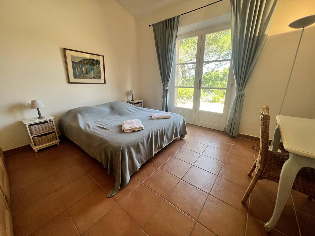 Villa 180m² piscine privée, vue Maures à Gassin - Photo 13