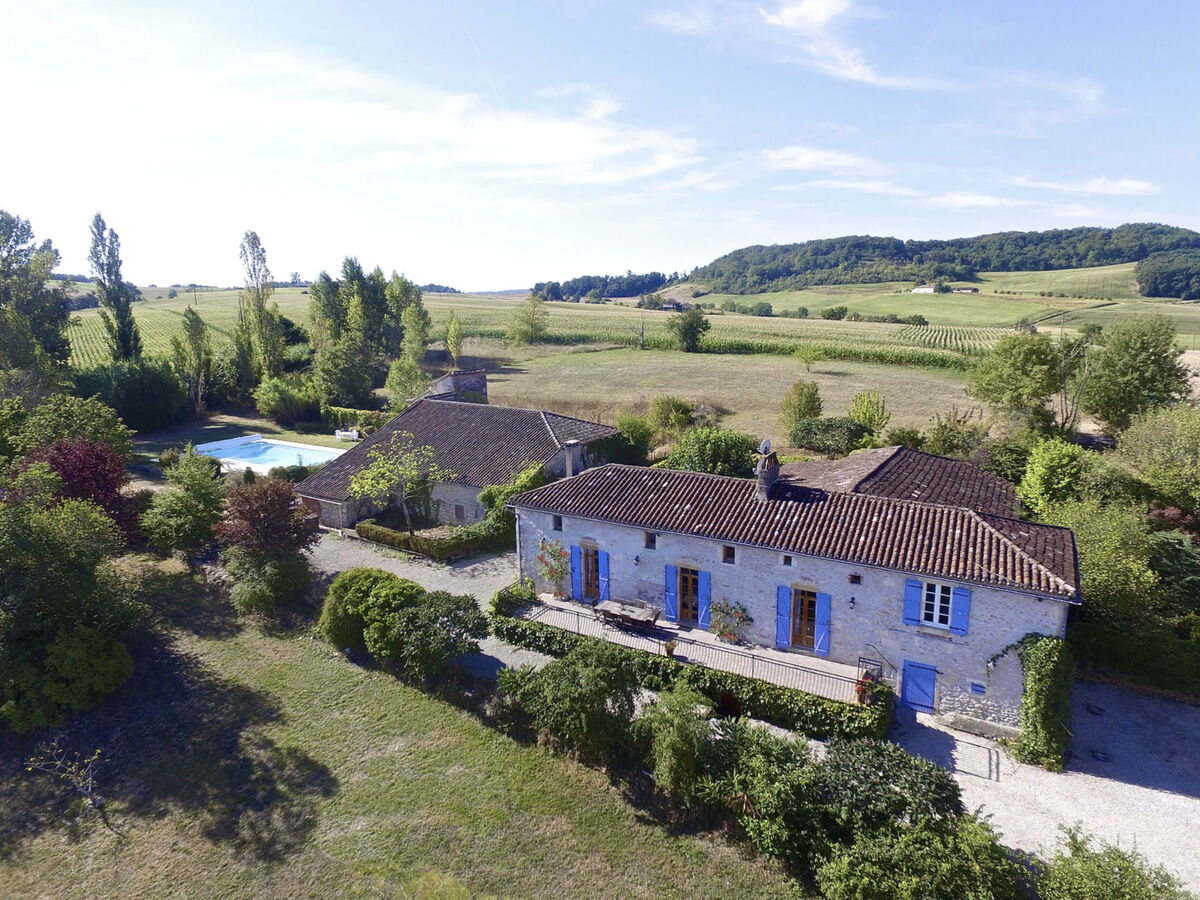 Larroque Haute – Gîte 9 pers. avec piscine à Bourlens - Photo 1