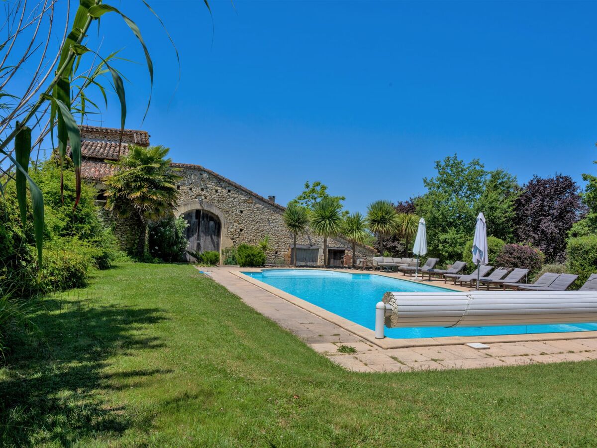 Larroque Haute – Gîte 9 pers. avec piscine à Bourlens - Photo 2