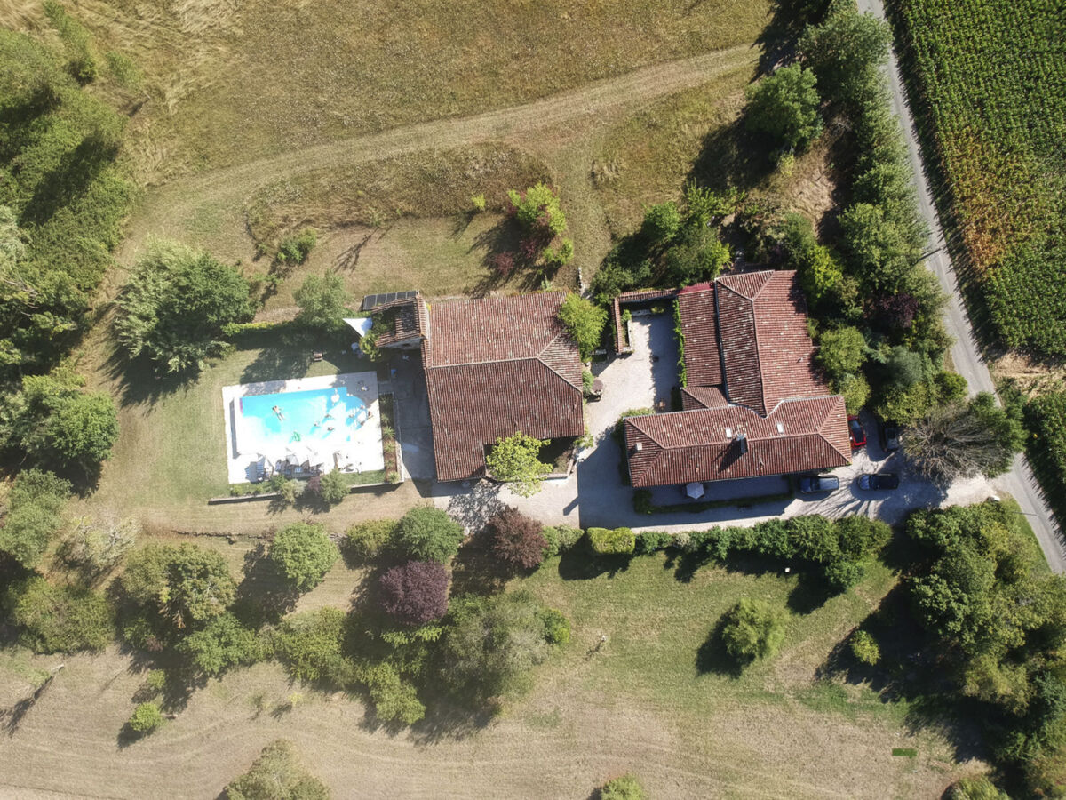 Larroque Haute – Gîte 9 pers. avec piscine à Bourlens - Photo 24