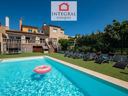 Location maison à Calonge, Maison avec Piscine et Parking à 5 min de la Plage – Palamós