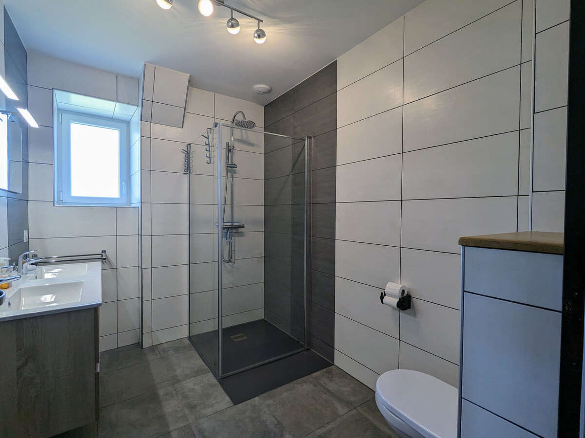 Le Tranquilou : Gîte 10 pers. rénové, terrain vaste à Saint-Privat-d'Allier - Photo 9