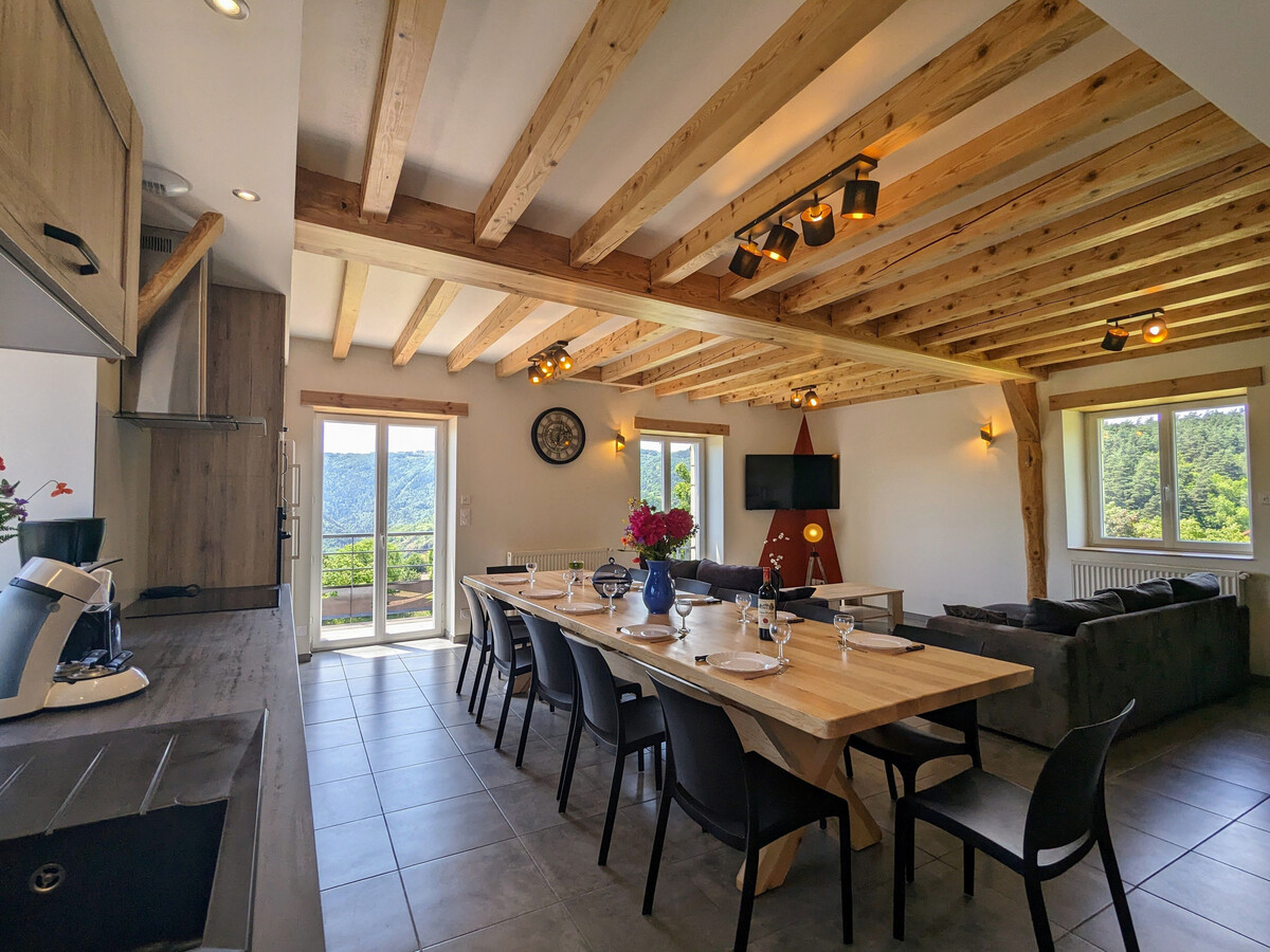Le Tranquilou : Gîte 10 pers. rénové, terrain vaste à Saint-Privat-d'Allier - Photo 10