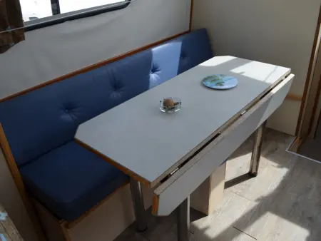Triton 860 Fly : cabine fluviale à Pontailler-sur-Saône : photo 9