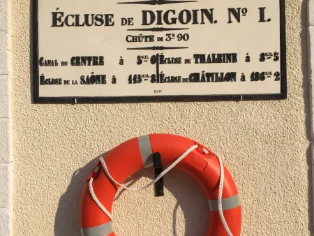 Fred 700, bateau amarré pour 2 à Digoin : photo 12