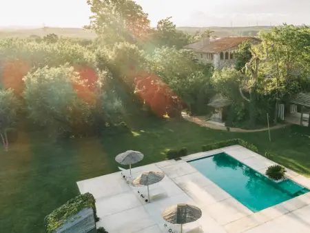 Location villa à Bordils, Mas Carreras : Ferme Provençale de Luxe à 20 Min de la Costa Brava, 11 Chambres, Piscine, Barbecue