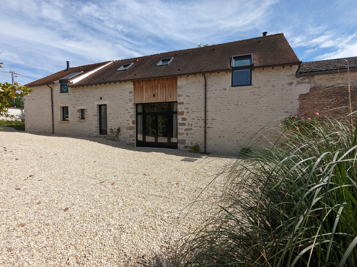 Gîte 10 pers., piscine chauffée et rivière à Aulnay-la-Rivière - Photo 5