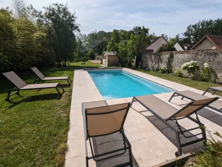 Location gite à Aulnay la Rivière, Maison familiale avec piscine privée chauffée, près de Pithiviers et Fontainebleau, à 1h30 de Paris