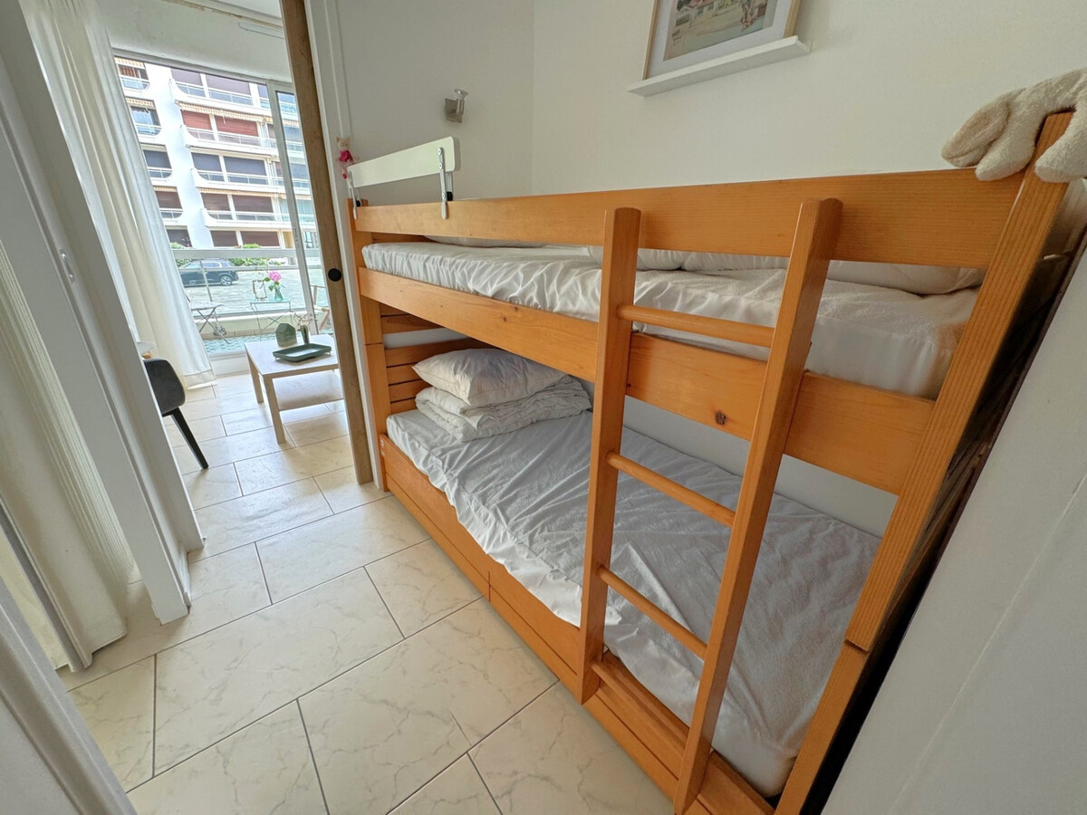 Studio cabine 33m² plage à 50m, terrasse et parking - Photo 9