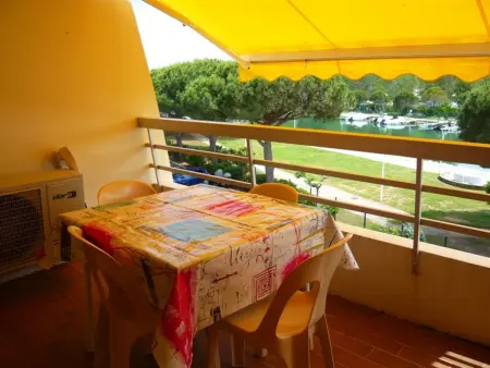 Studio cabine climatisé avec terrasse sud, Port Camargue : photo 2