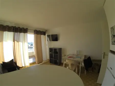 Studio cabine climatisé avec terrasse sud, Port Camargue : photo 4